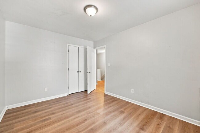 Building Photo - 839 Dalewood Dr