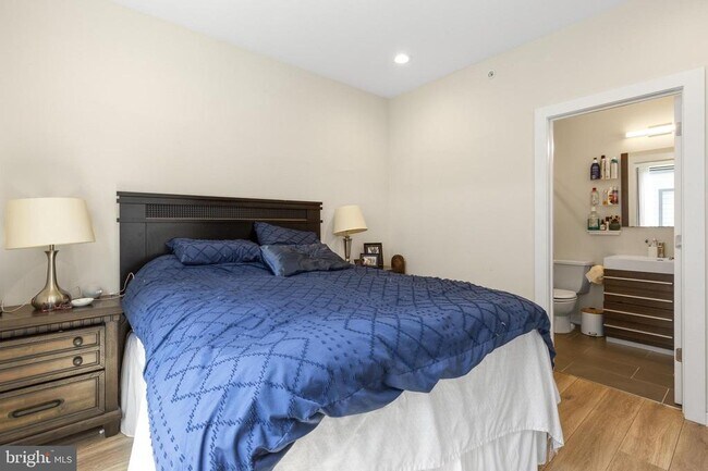Building Photo - 381 Martin St