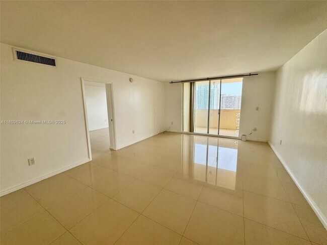 Building Photo - 1833 S Ocean Dr