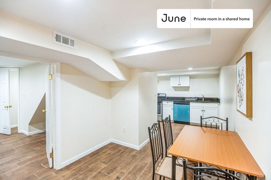 Building Photo - Room in Shared 7 bed/6 bath home in Dupont Park