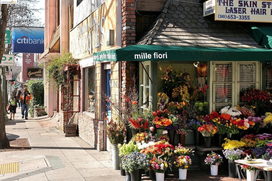 Building Photo - 3877 Howe St