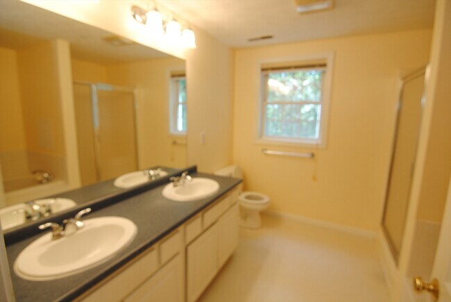 Building Photo - 69 Georgetown Dr