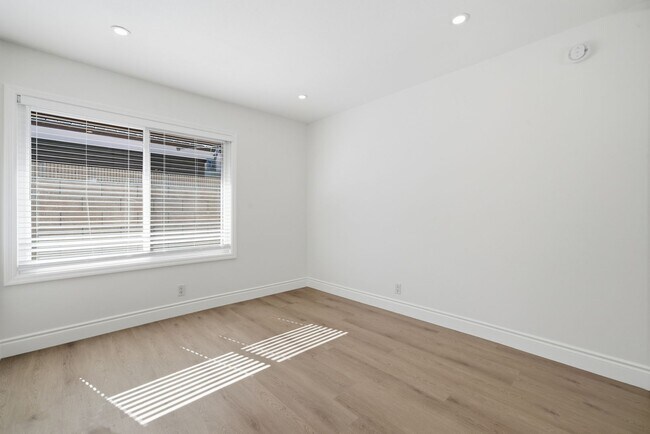 Building Photo - Beautifully Updated Huntington Beach 3 Bedroom / 2 Bathroom Home