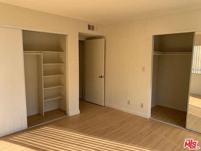 Building Photo - 420 S Harvard Blvd