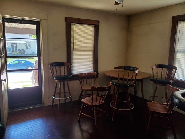 Building Photo - 1238 E Riverside Ave