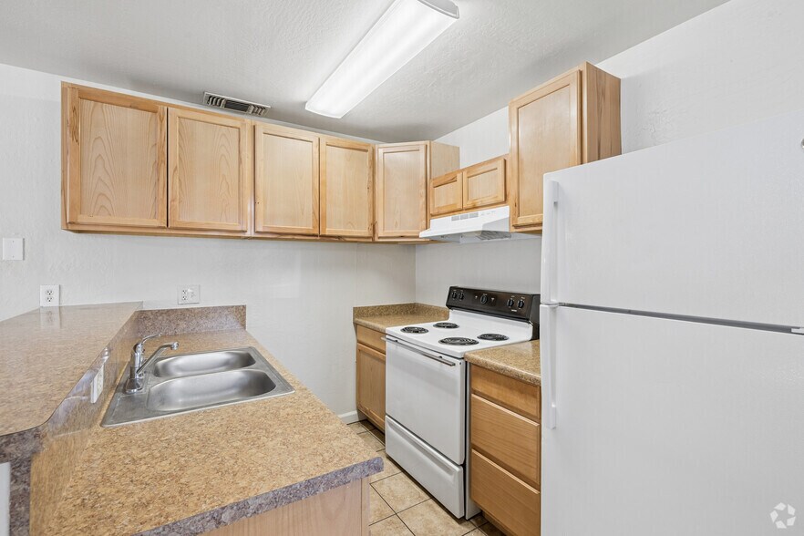 2BR, 1BA - 800SF - Kitchen - Woodside Gardens Apartments