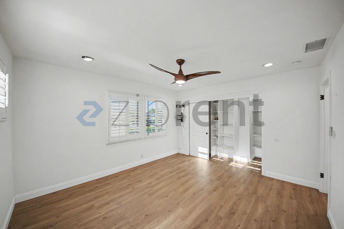 Building Photo - Unit