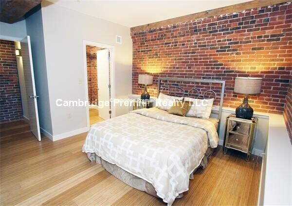 Building Photo - 21 Cottage Park Ave