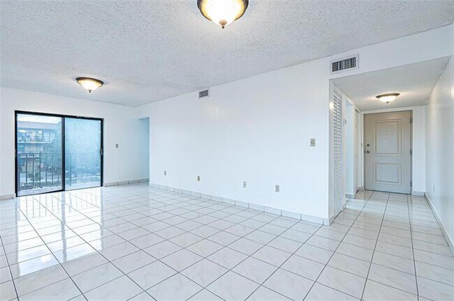 Building Photo - 1470 W 41st St