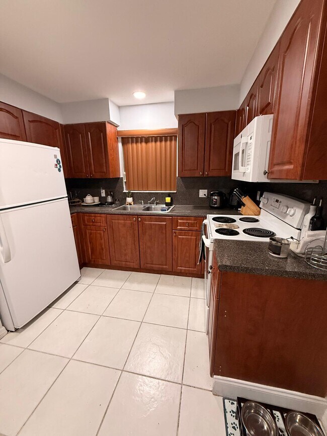 Building Photo - 1453 SW 3rd St