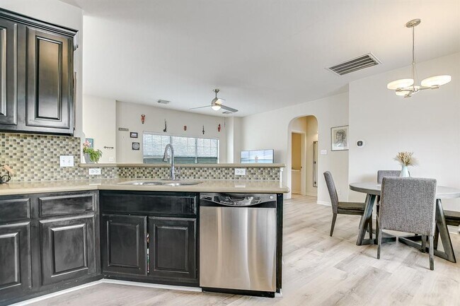 Building Photo - 2913 Saville Loop