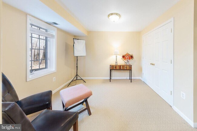 Building Photo - 980 Old Holly Dr