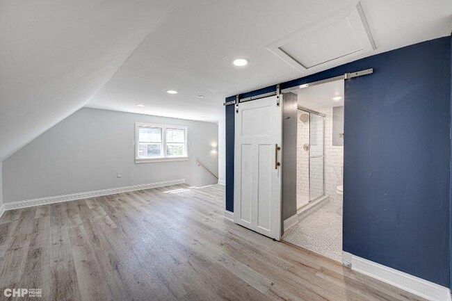 Building Photo - 3810 N Troy St