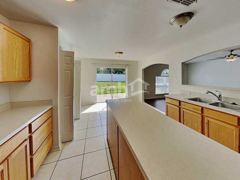 Building Photo - 10619 Opus Dr