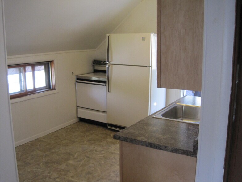 Building Photo - 1138 E Madison St