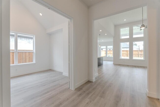 Building Photo - 7134 Carriage Lgt Dr