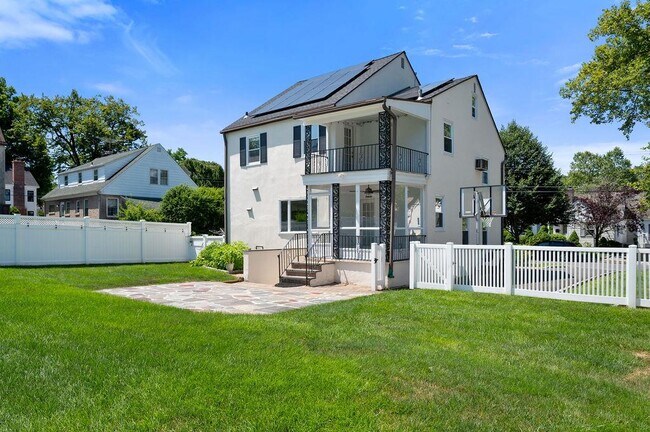 Building Photo - 82 Linden Ave
