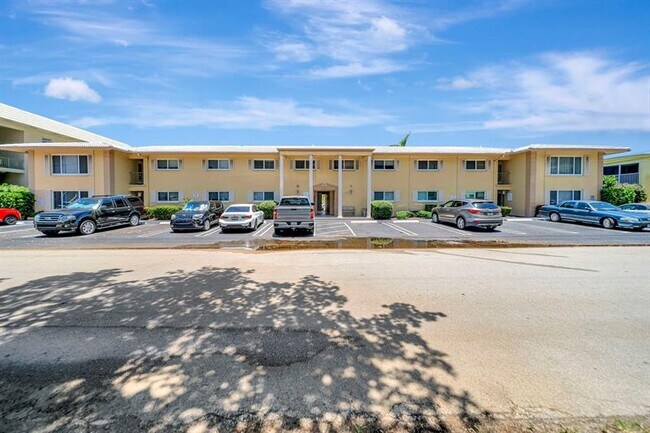 Building Photo - 2811 NE 51st St