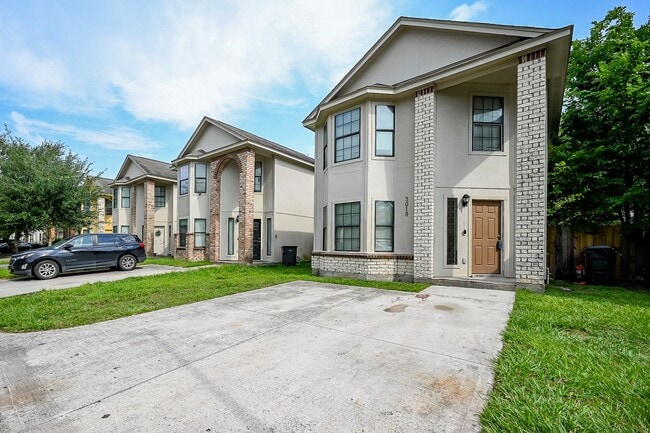 Building Photo - 3019 La Estancia Ln