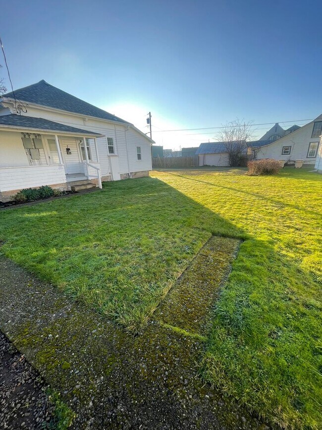 Building Photo - 530 Grove St