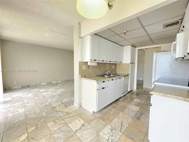 Building Photo - 290 174th St