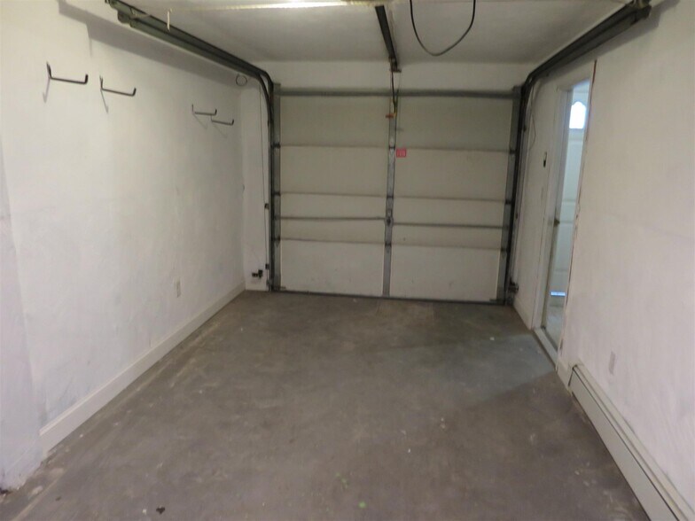 Building Photo - 26 Thorndike St