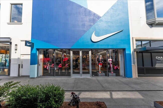 Building Photo - Renovated 4-bdrm, 2-bath Tualatin home—Corner lot, fenced yard, & prime location