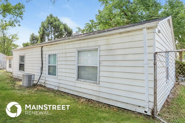Building Photo - 23 Jamestown Dr