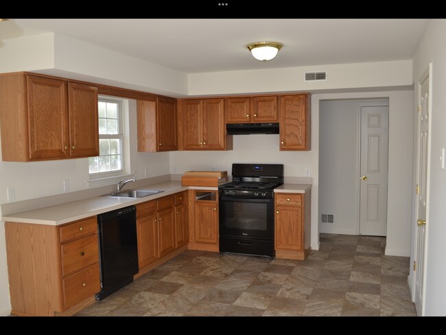 Building Photo - Lovely Semi Detached in the desirable Wilson Schools