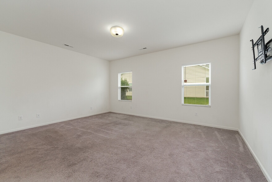 Building Photo - 40163 Crooked Stick Dr