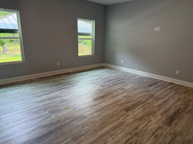 Building Photo - Neuse is Not to Be Missed!