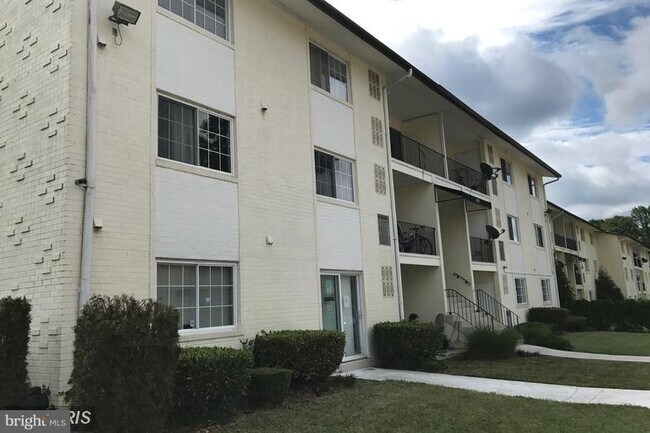 Building Photo - 1001 Marcy Ave