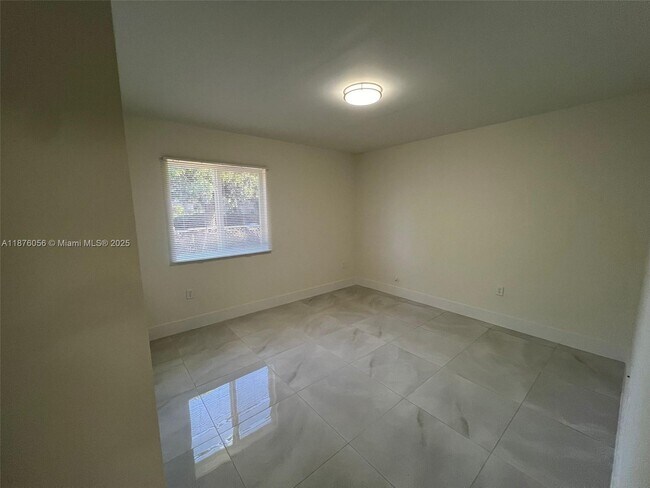 Building Photo - 4615 NW 15th Ct