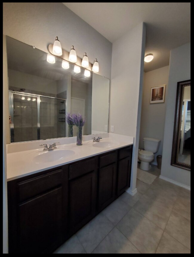 Building Photo - Modern 3-Bed Home with Island Kitchen, Private Patio, and Fenced Yard in Converse