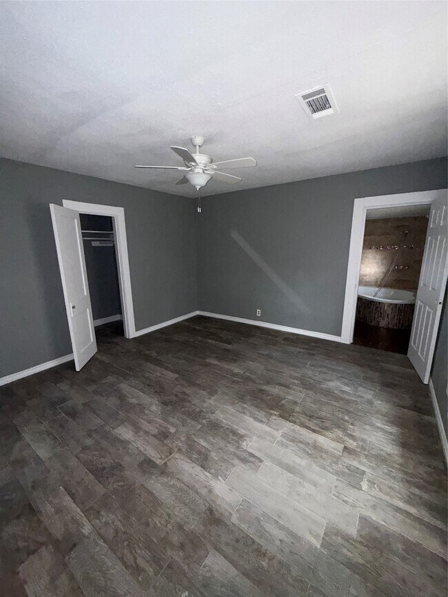 Building Photo - 1300 N 8th St