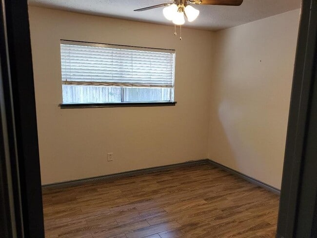 Building Photo - 6831 Stoney River Dr