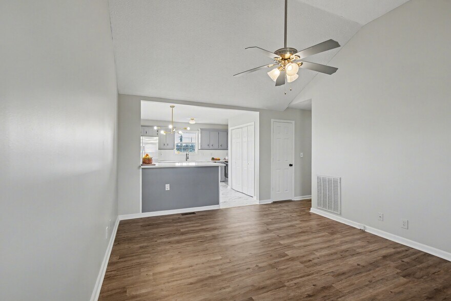 Building Photo - 256 Fritz Cir