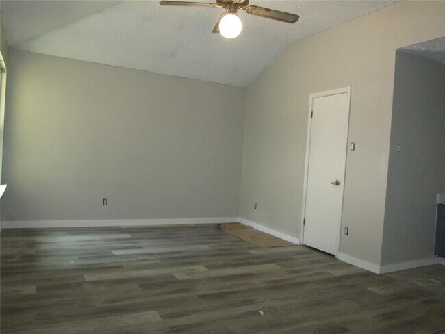 Building Photo - 2506 Portland Dr