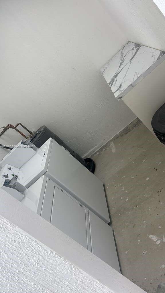 Building Photo - 820 NW 19th Ct