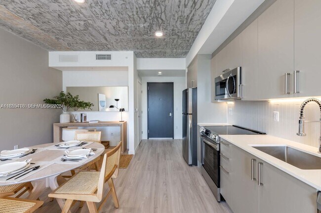 Building Photo - 23 NE 17th Ter