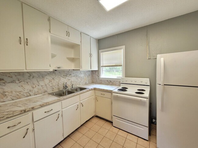 Building Photo - 406 N S St