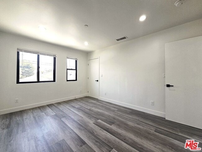 Building Photo - 4112 1/2 Normandie Ave