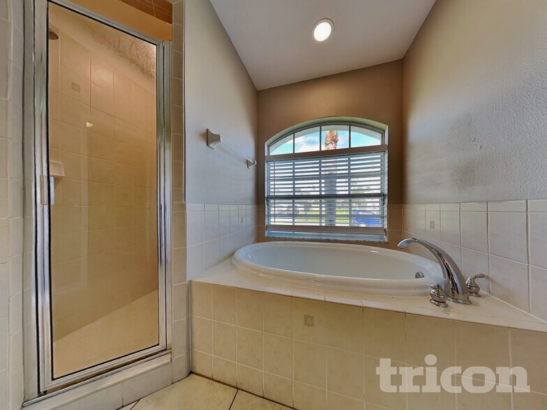 Building Photo - 12339 Palm Ridge Dr