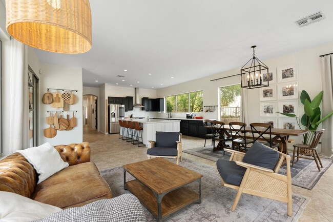 Building Photo - 5404 E Lonesome Trail