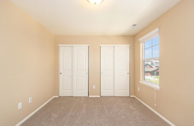 Building Photo - Beautiful 4 Bed 2.5 Bath with 2 Car Garage Home with Fenced Backyard in High Point at DIA!