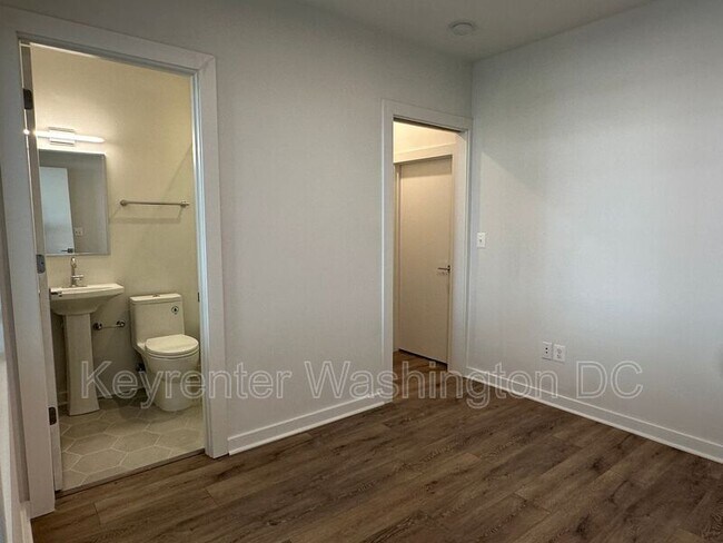 Building Photo - 1460 Belmont St NW