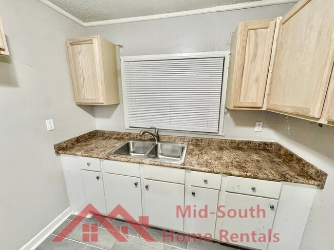 Building Photo - 655 Granada Rd