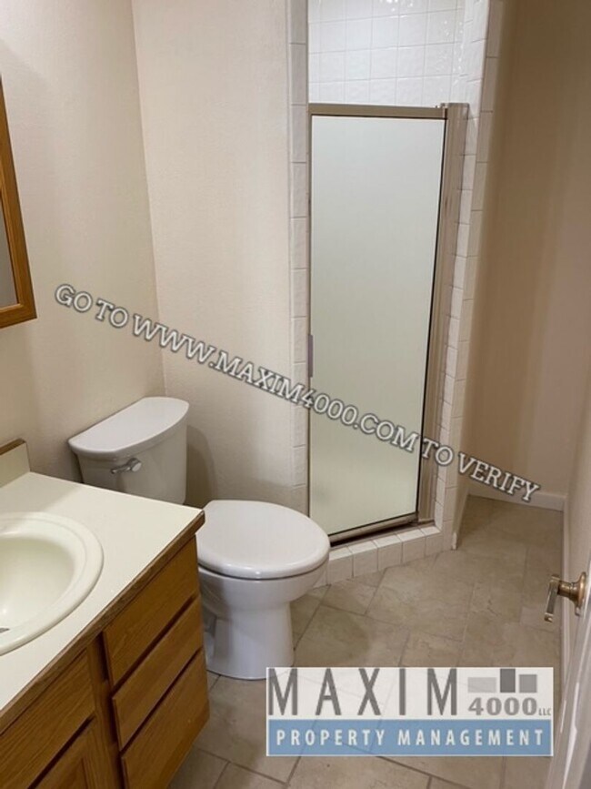 Building Photo - 1111 Horizon Dr