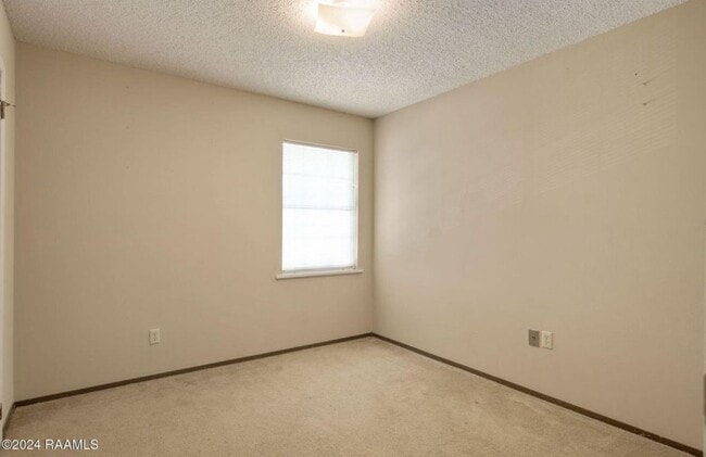 Building Photo - 200 Lodge Dr