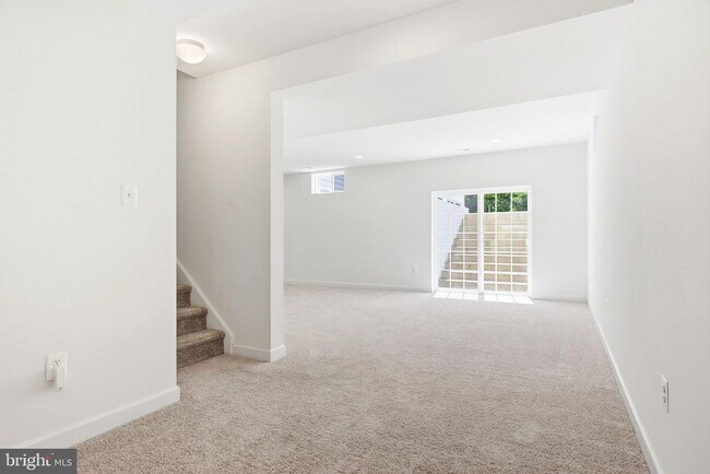 Building Photo - 301 Kingdom Dr
